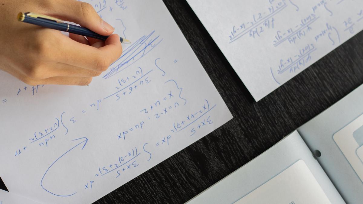 simulare_evaluare_nationala_matematica_pexels_89294200