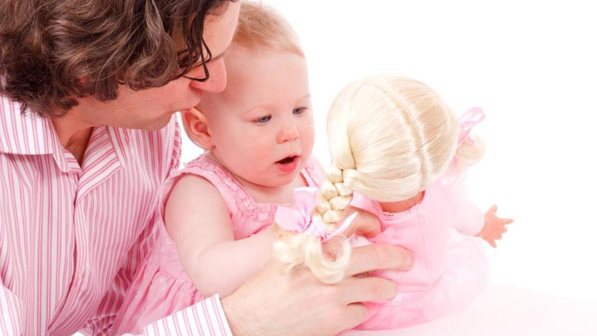 copil-papusa_56855200