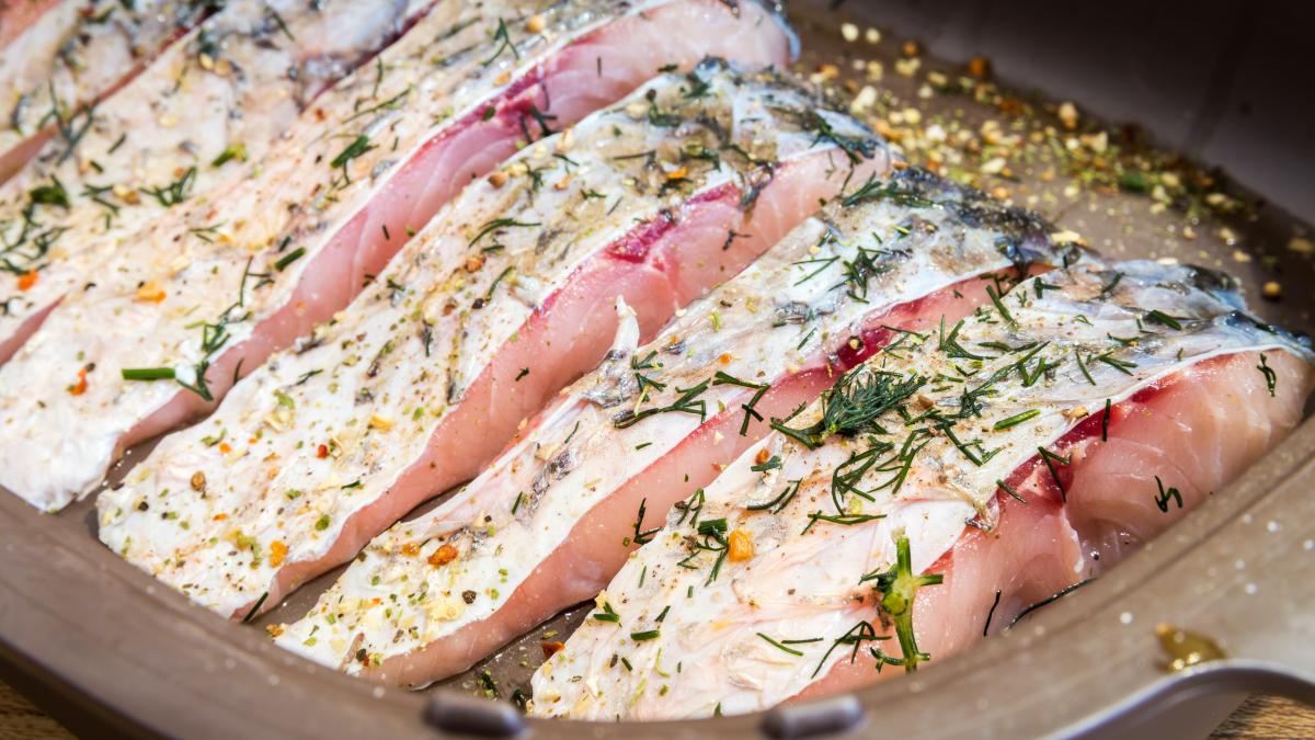 dorada-la-cuptor-cu-cartofi-si-portocale--reteta-speciala-pentru-florii_61668800