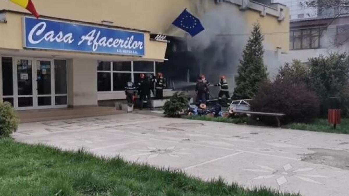 incendiu-casa-afacerilor_05752700
