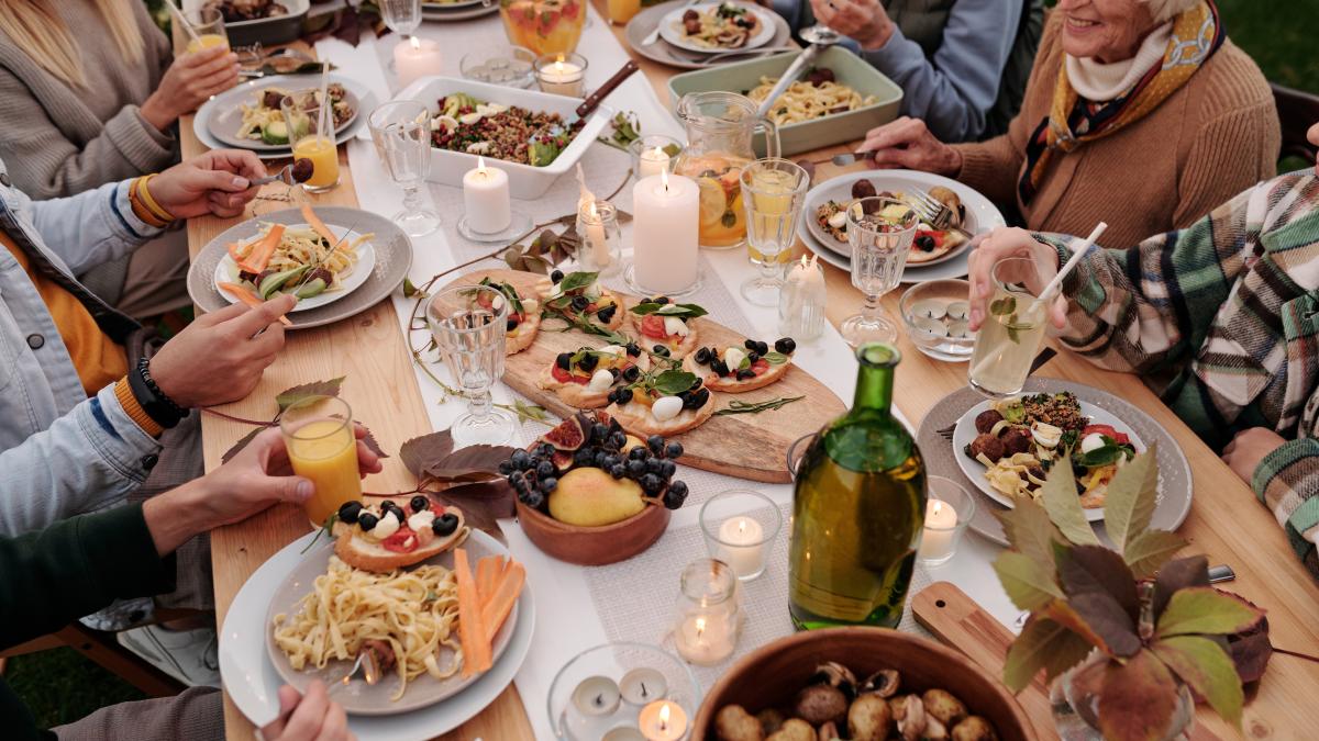 bulai-si-valcu--despre-excesele-romanilor-de-sarbatori-presiune-asupra-cetatenilor--nu-ti-a-pus-nimeni-cutitul-la-gat-sa-mananci-un-miel_32544800