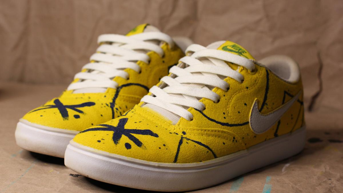 barbat-arestat-pt-ca-porta-pantofi_50287500