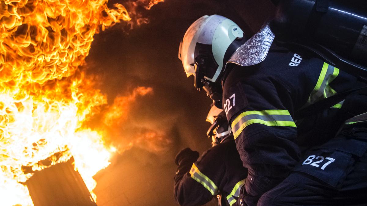 incendiu-la-internatul-liceului-din-calan--dupa-o-explozie-puternica_70444200