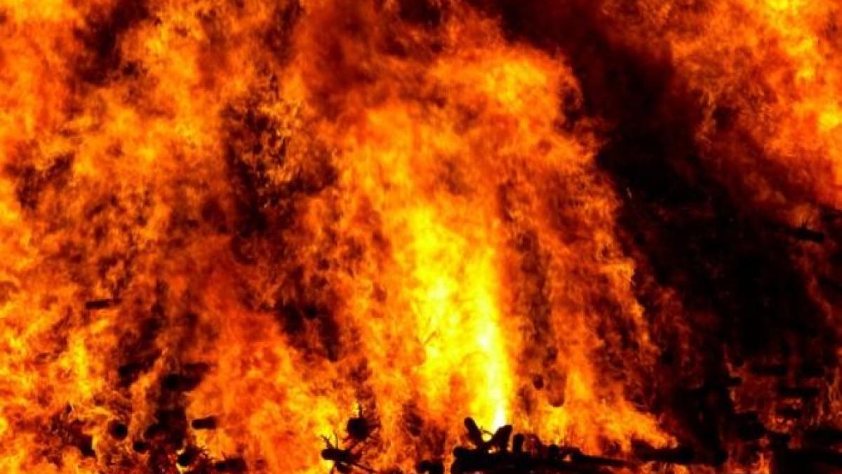 incendiu-cu-degajari-mari-de-fum-in-ploiesti--pompierii-intervin_86195100