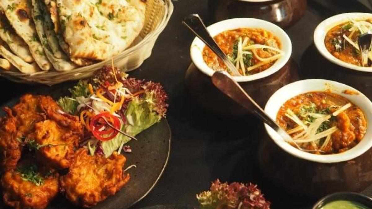 florin_dumitrescu_restaurant_chelner_mancare_foto_pexels_23498600