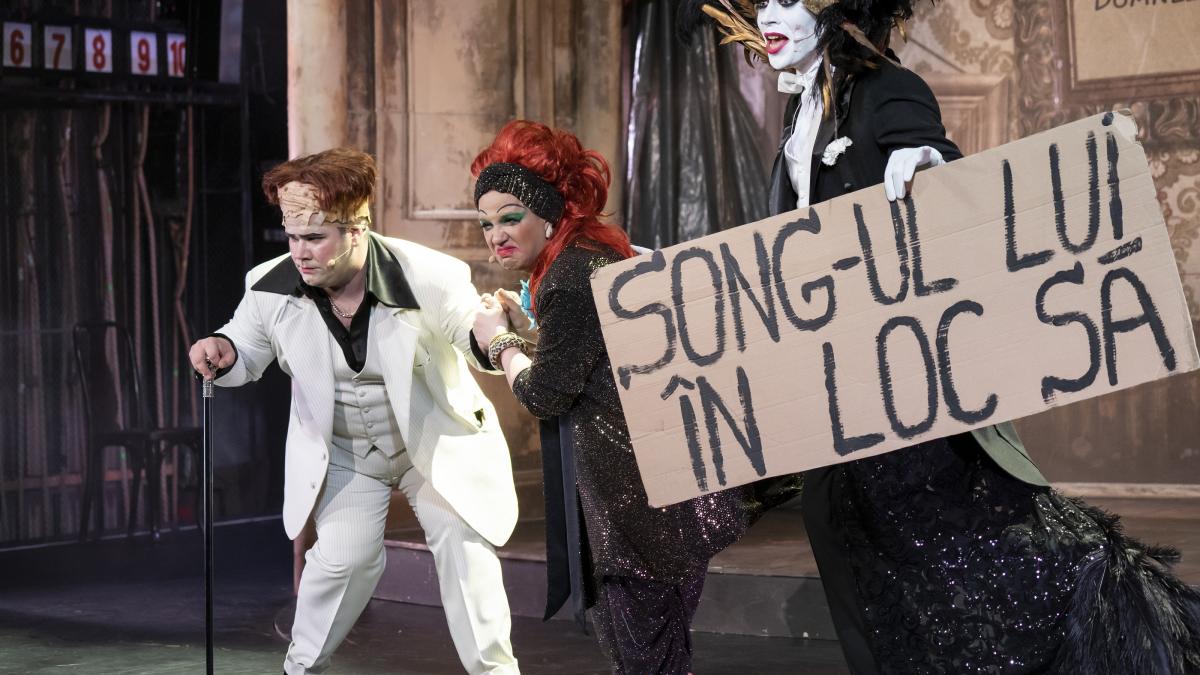 opera-de-trei-parale_teatrul-excelsior-prc-c2prc-a9andrei-gindac_51_07567100