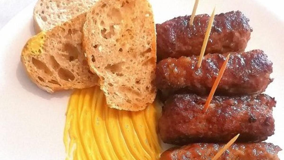 cum-faci-mici-de-casa--reteta-originala-asa-vor-iesi-suculenti-si-cu-o-crusta-rumena_50143800