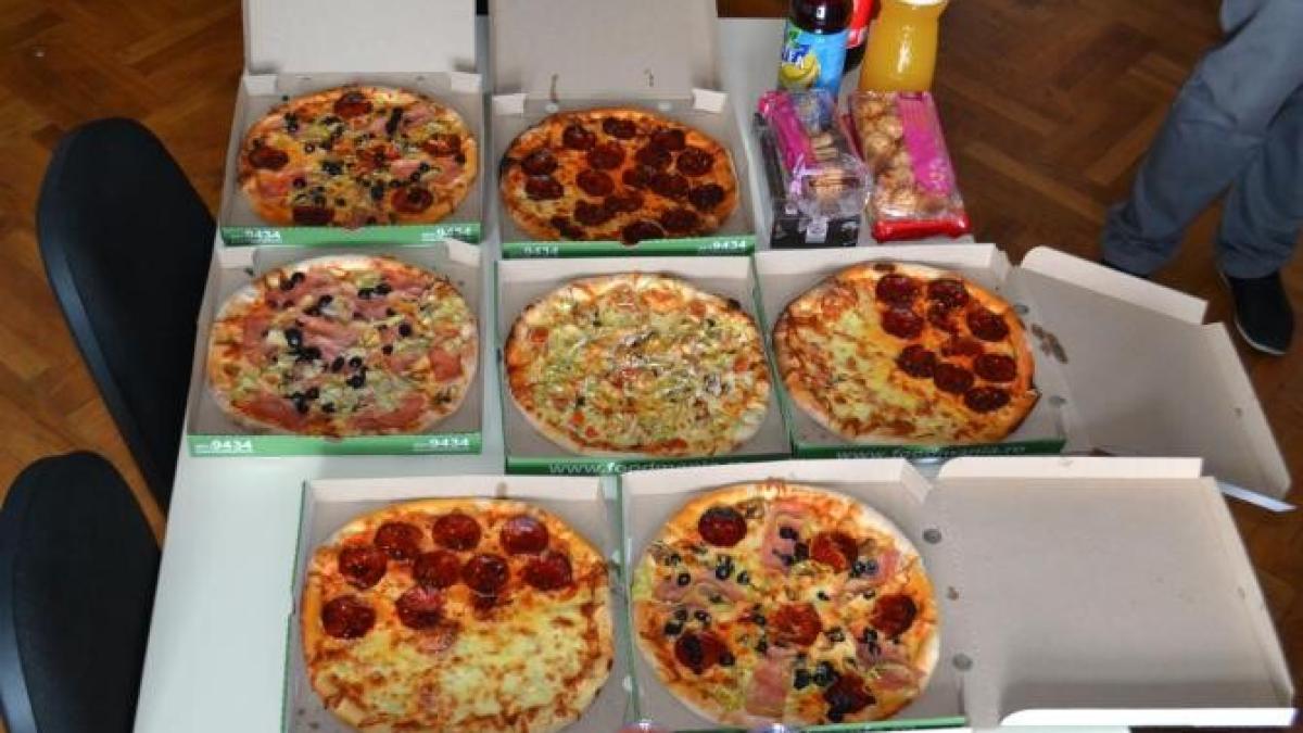 pizza-bulai-nod-in-papura_63440400