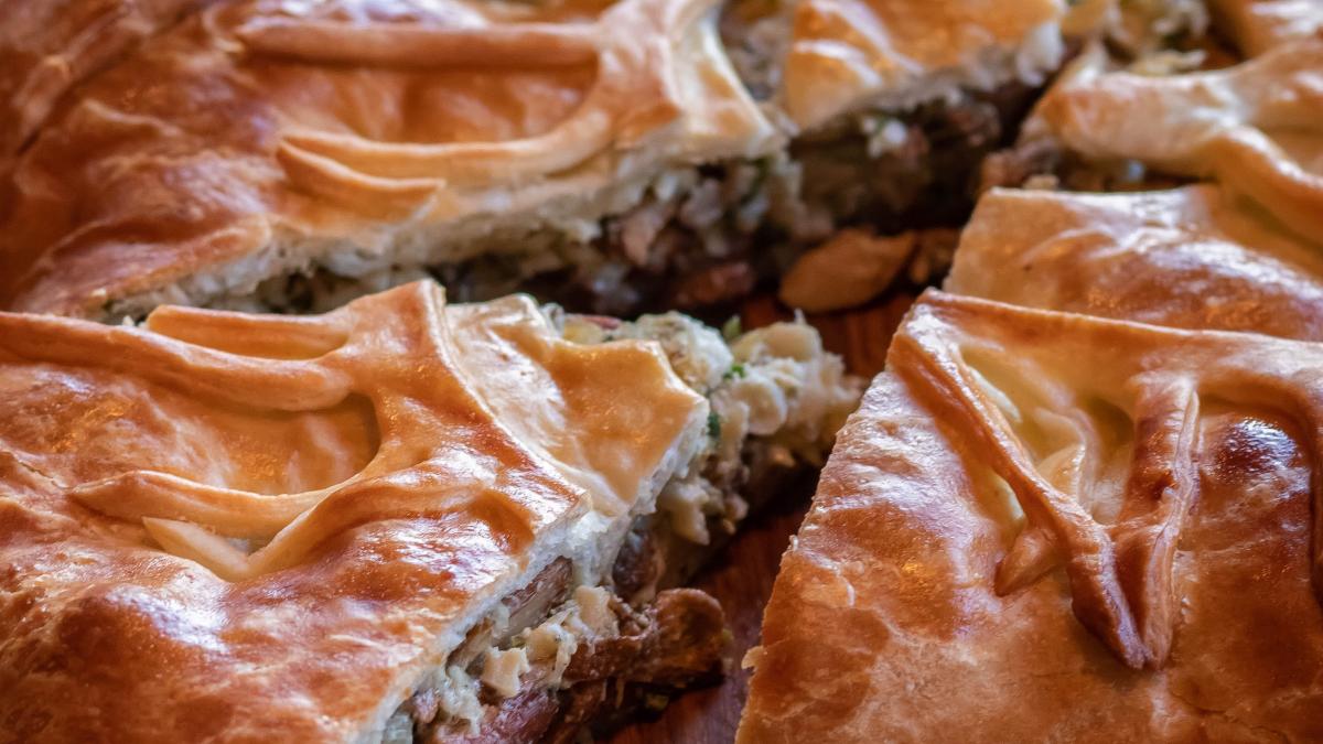 cum-prepari-o-placinta-aperitiv-din-friptura-care-ti-a-ramas--iese-extrem-de-gustoasa_13854000