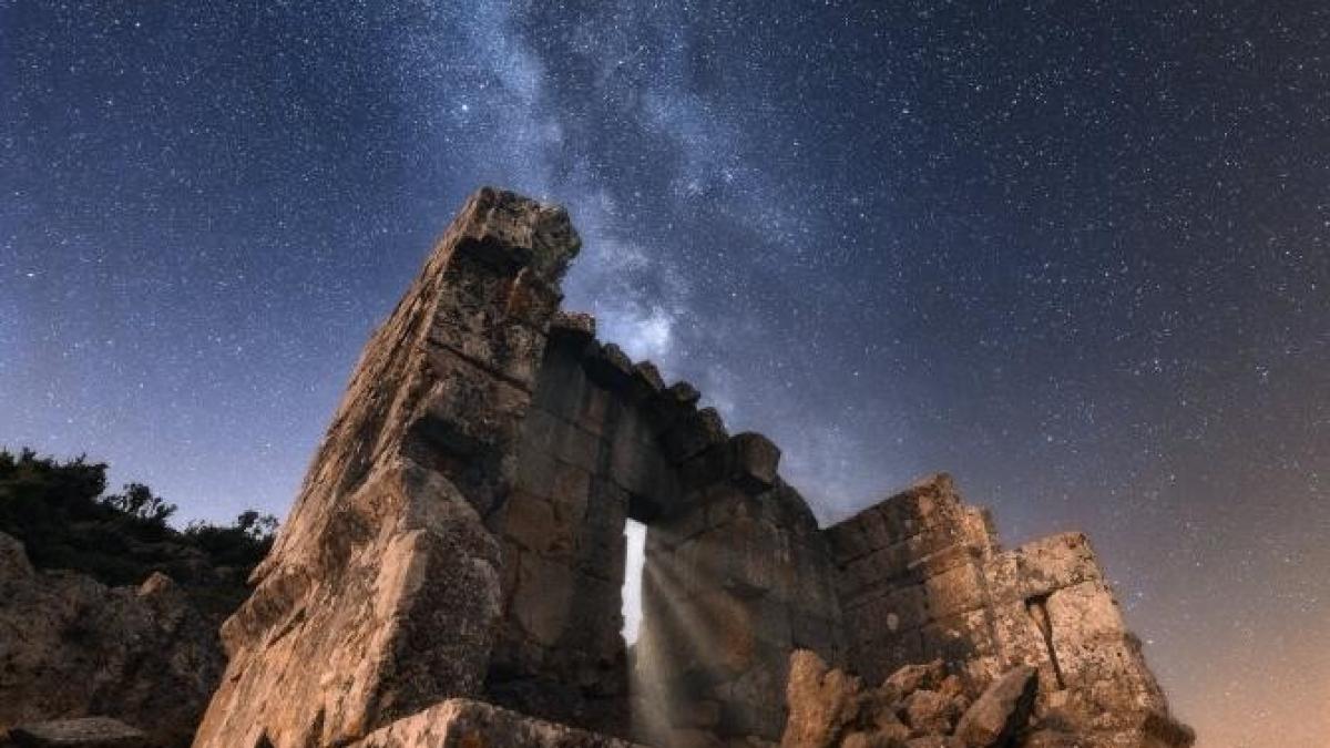 ploaie-meteoriti-luna-mai_32377400