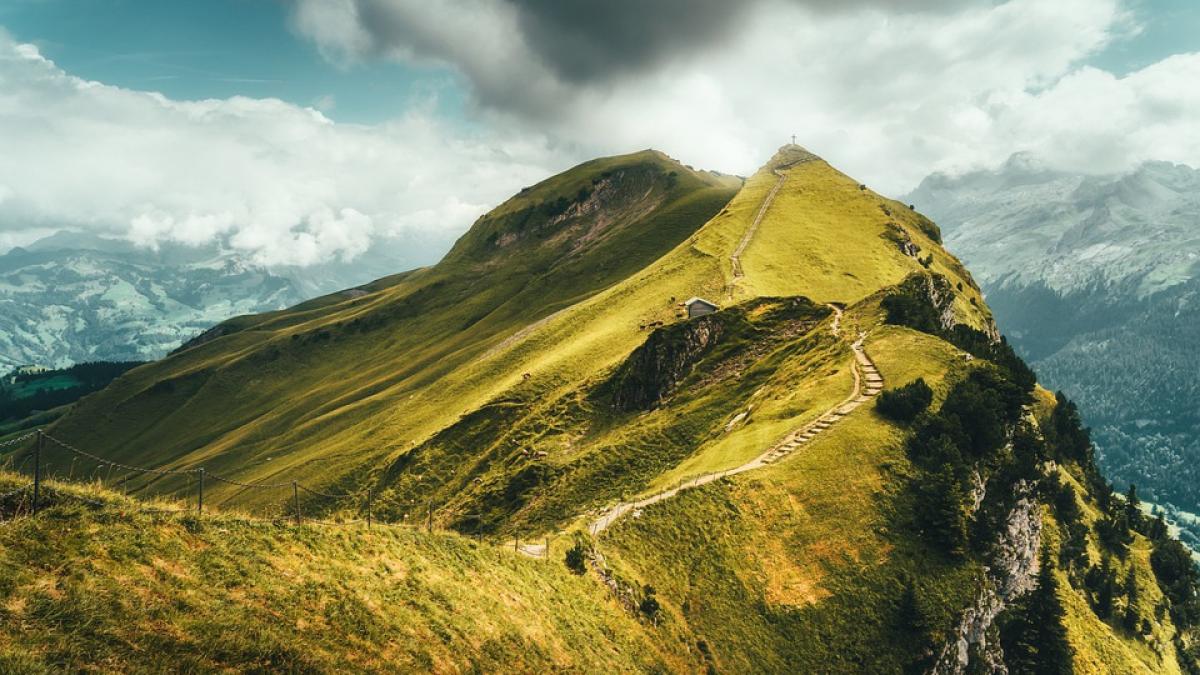 turista-salvata-muntii-macinului_00185500