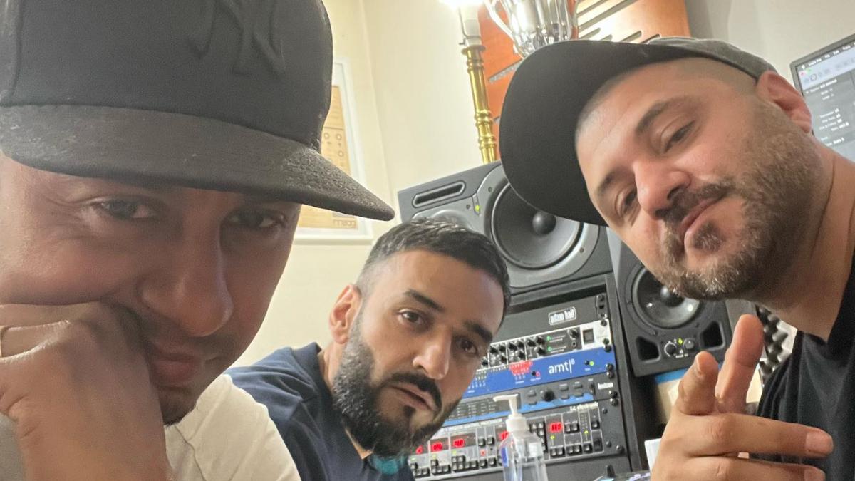 waqas-ali-qadri-si-lenny-martinez-de-la-outlandish-au-vorbit-cu-reporterii-spectacola-despre-cariera-lor-muzicala-si-despre-vizita-pe-care-o-vor-face-in-romania-prc-c2prc-a0_85567800