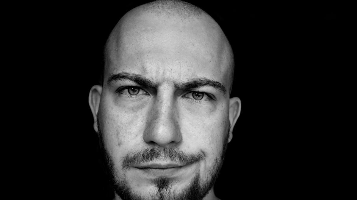 un-tribunal-a-decis-ca-a-numi-un-barbat-chel-e-considerat-a-fi-hartuire-intima_56327200