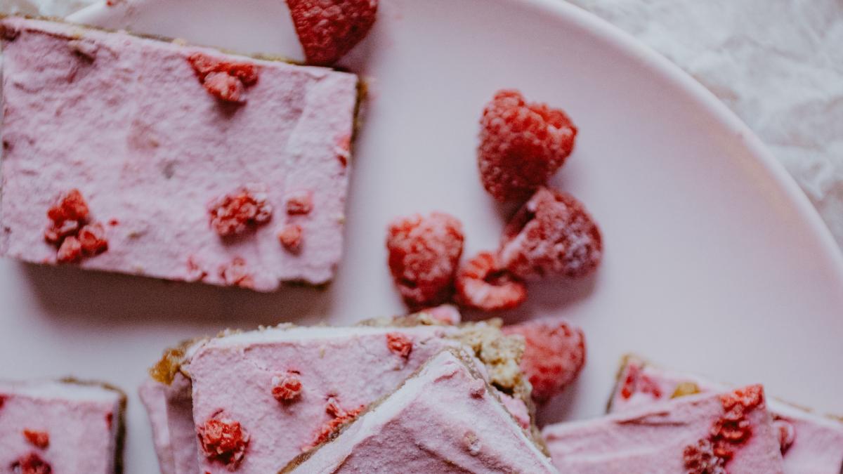 pandispan-cu-zmeura-si-frisca--reteta-rapida--perfecta-pentru-weekend_28616300