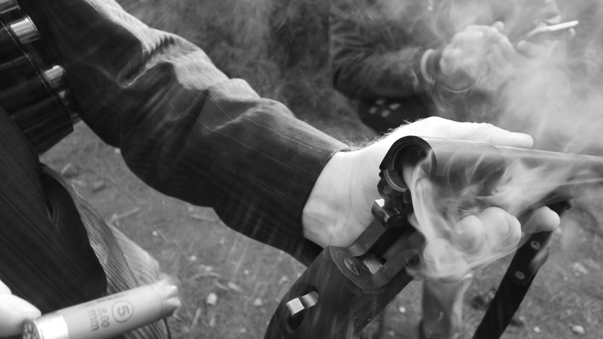 tanar-impuscat-cu-arma-detinuta-legal-de-tatal-sau_12017000