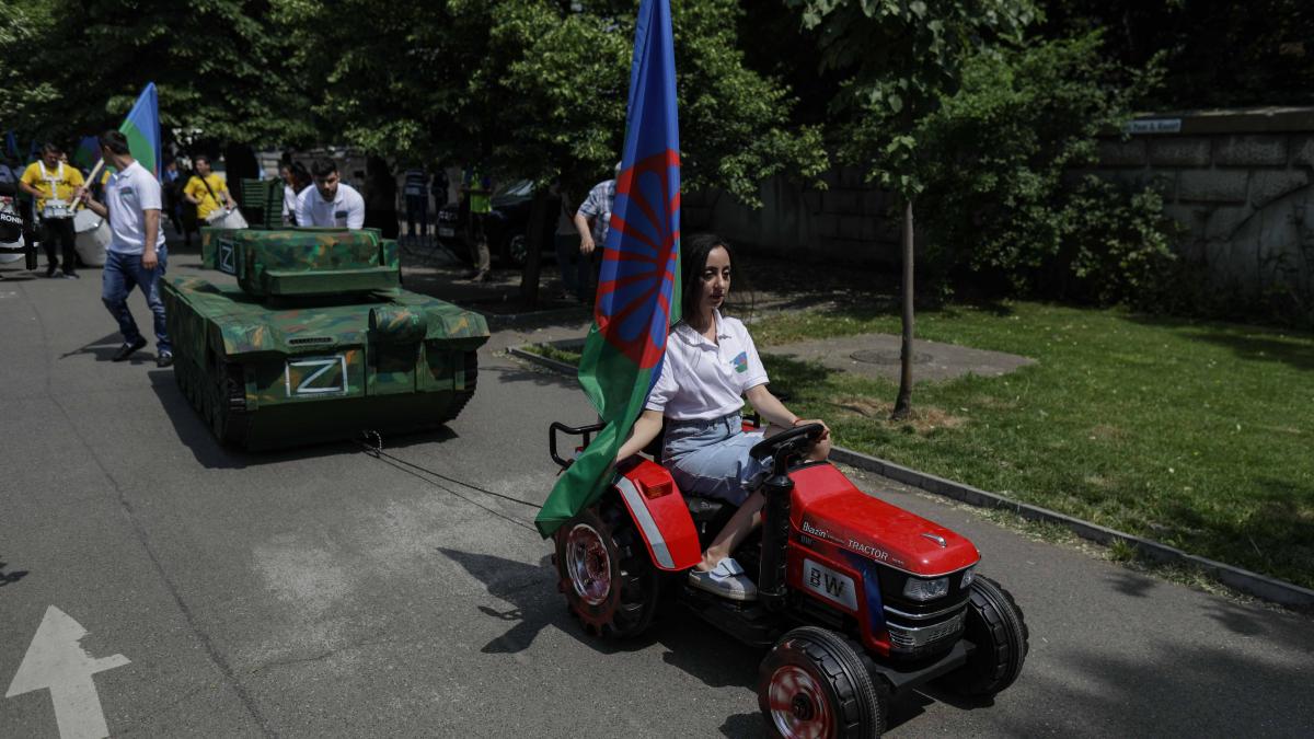 protest_aresel_amb_rusiei_003_inquam_photos_octav_ganea_93173500