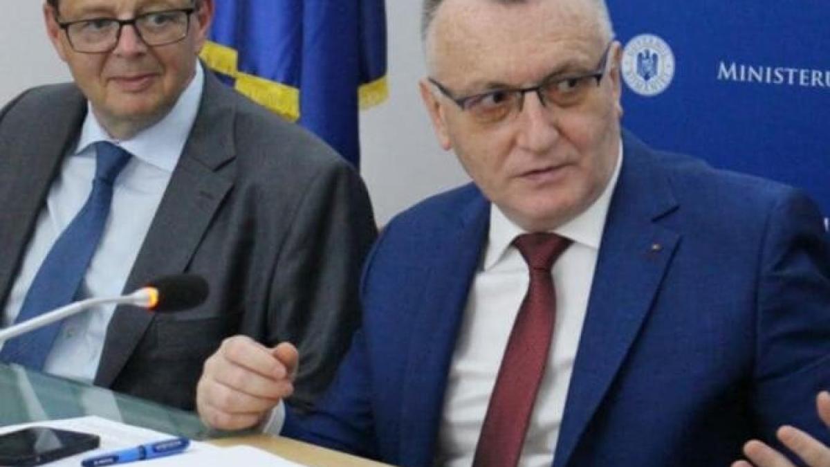 ministerul-educatiei-sustine-accesul-studentilor-la-credite-acordate-de-bei--cimpeanu---va-facilita-studiul-in-universitati_12193000