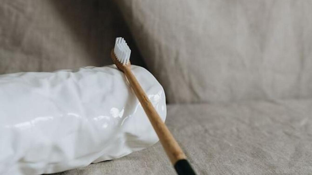 nu-mai-arunca-periutele-de-dinti---le-poti-folosi-pentru-a-ti-curata-casa--trucurile-gospodinelor-cu-experienta--sursa---pexels_57433500