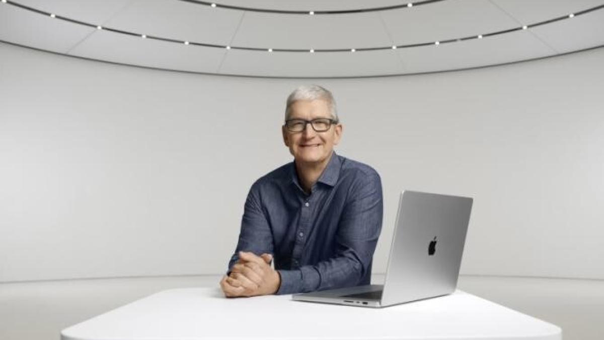 tim-cook--directorul-apple--venit-de-1-400-de-ori-mai-mari-decat-al-unui-angajat-obisnuit--in-2021_76847500