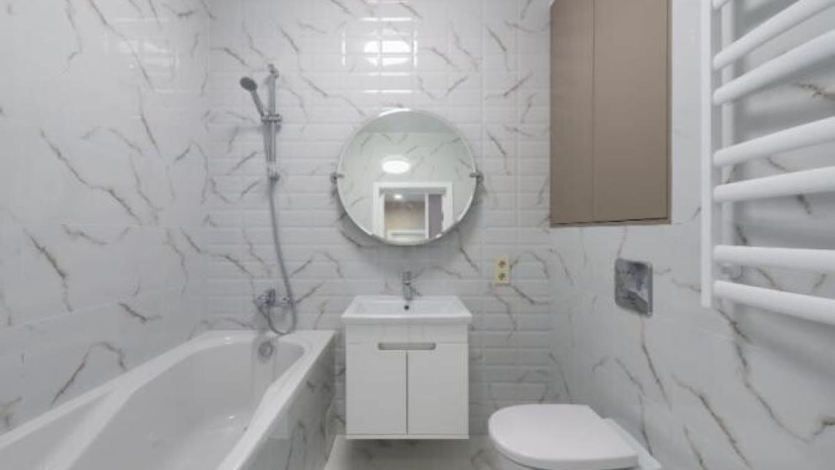 curataprc-c2prc-a0rosturile-si-gresia-de-baie-cu-doar-doua-ingrediente---niciodata-nu-a-fost-mai-usor-sa-le-redai-stralucirea_11484800