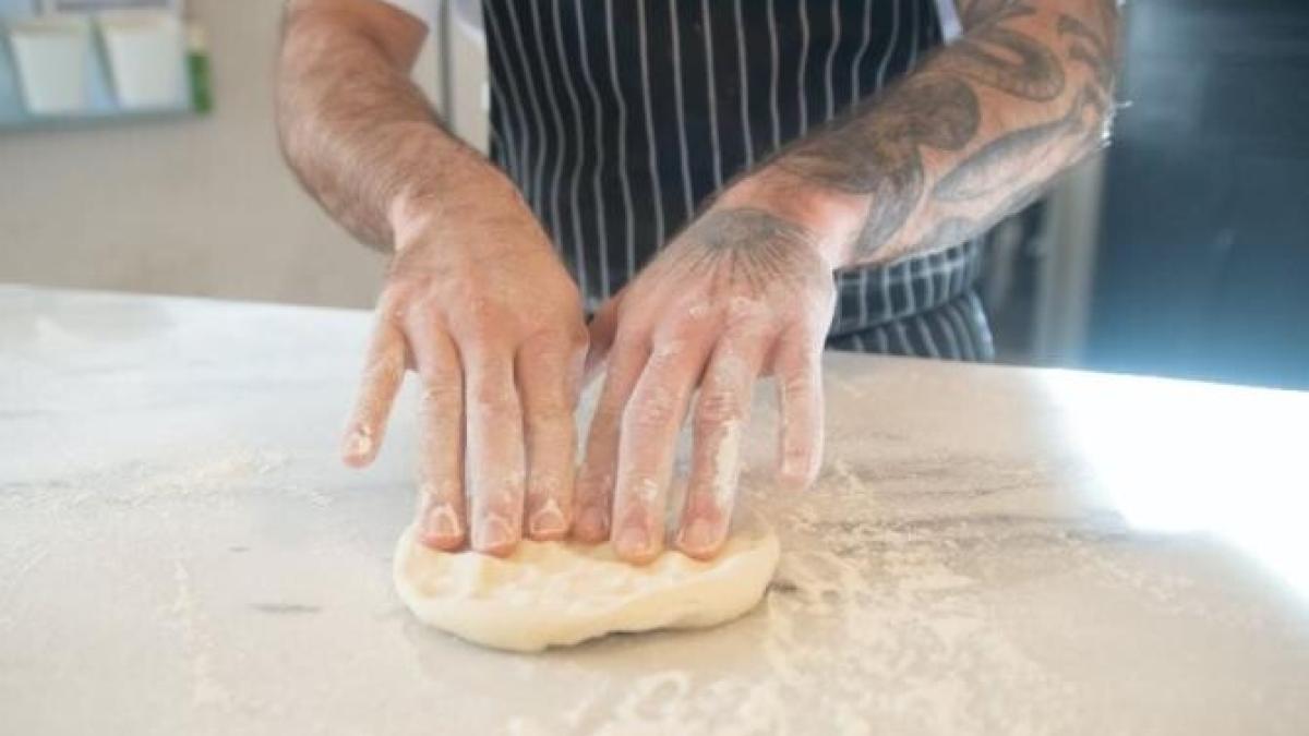 pizza-cremoasa-si-usoara-cu-blat-de-orez--trucul-pentru-o-crusta-crocanta-si-delicioasa_21231700