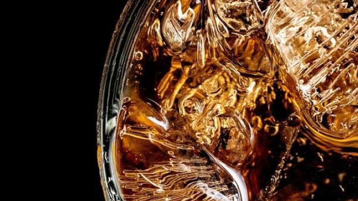 toarna-o-jumatate-de-litru-de-cola-in-toaleta-si-vezi-vezi-de-se-intampla--rezultatul-e-spectaculos_19571300