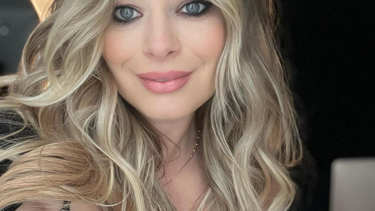 laura-cosoi--marturisiri-intime-kilogramele-in-plus-nu-ma-fac-mai-putin-dorita-sau-mai-putin-femeie_55113200