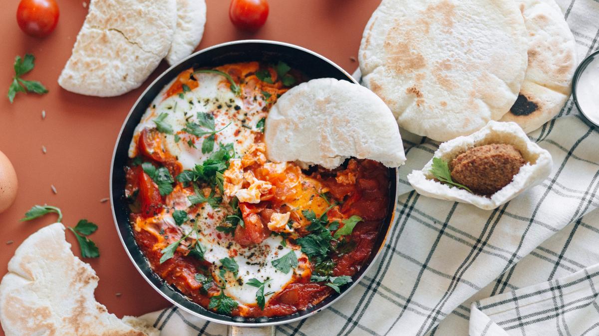 mic-dejun-turcesc-oua-cu-rosii-la-tigaie--este-delicios-si-simplu-de-preparat_13200200