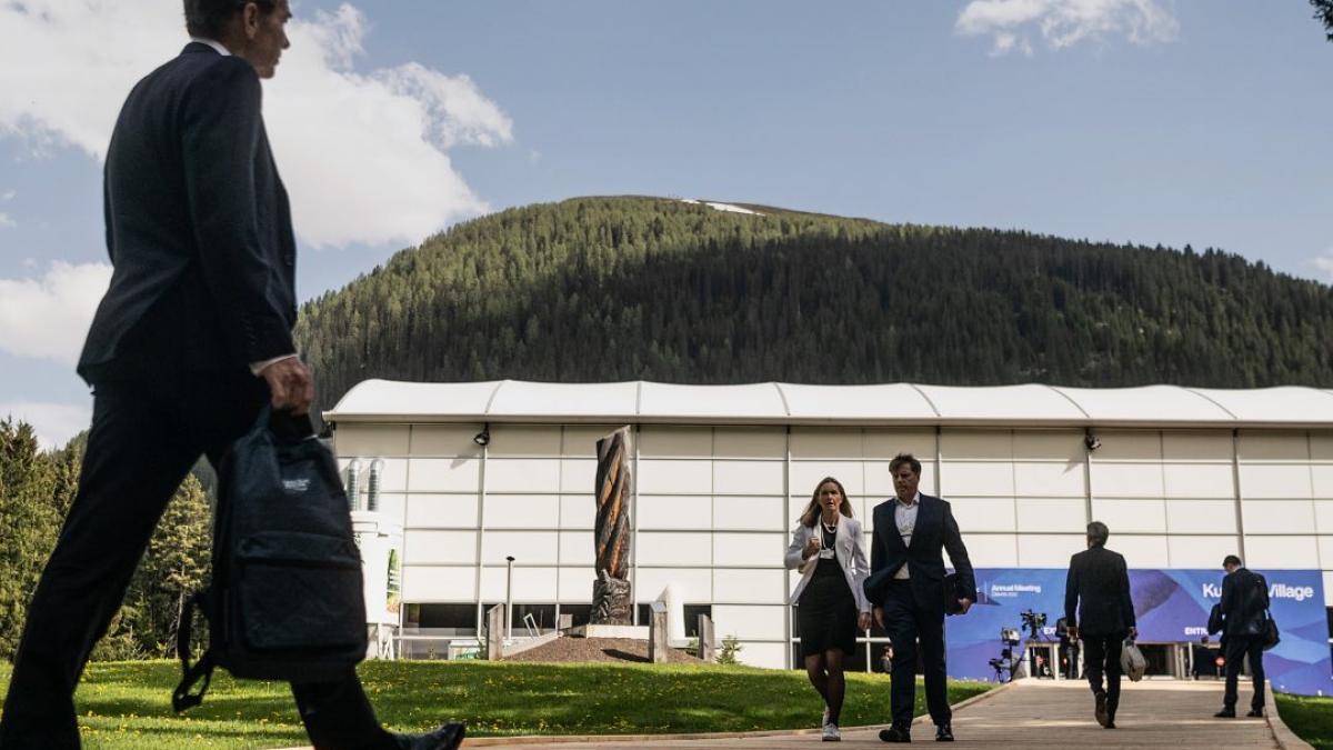 davos-facebook-world-economic-forum_34446700