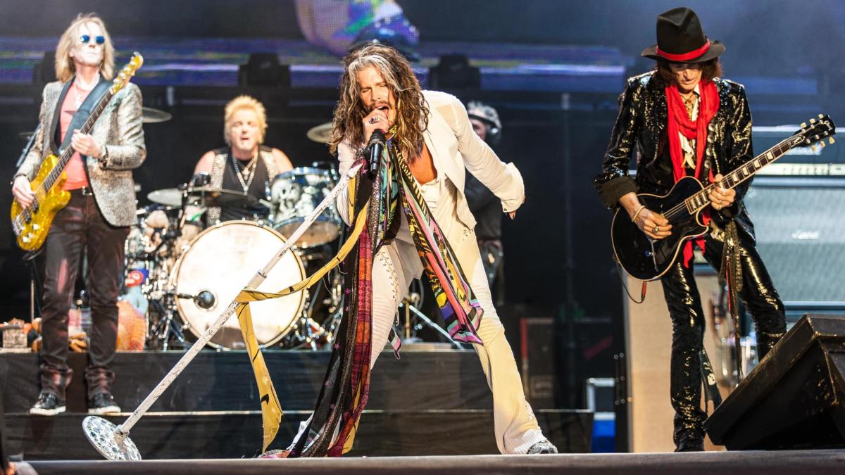 aerosmith--concerte-anulate--solistul-steven-tyler-a-fost-internat-la-dezintoxicare-ne-pare-cu-adevarat-rau_90183200