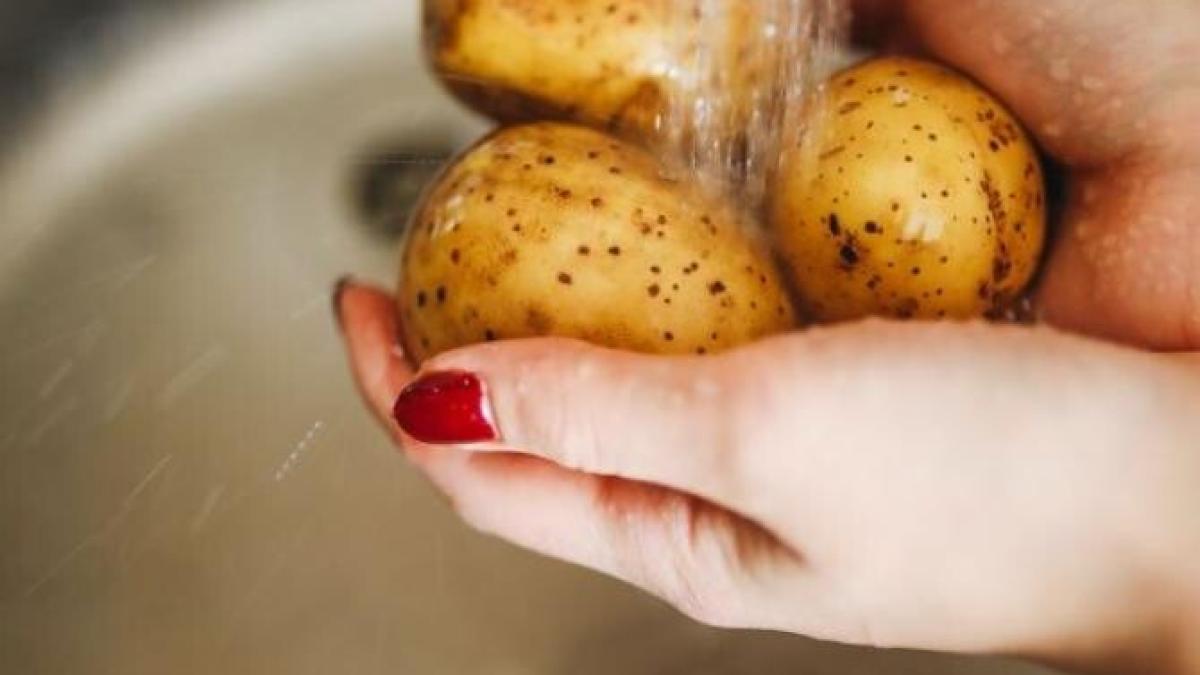 cartofi-copti--in-doar-7-minute--fara-a-porni-cuptorul--doar-bucatarii-cu-experientaprc-c2prc-a0cunosc-acest-truc_35753800