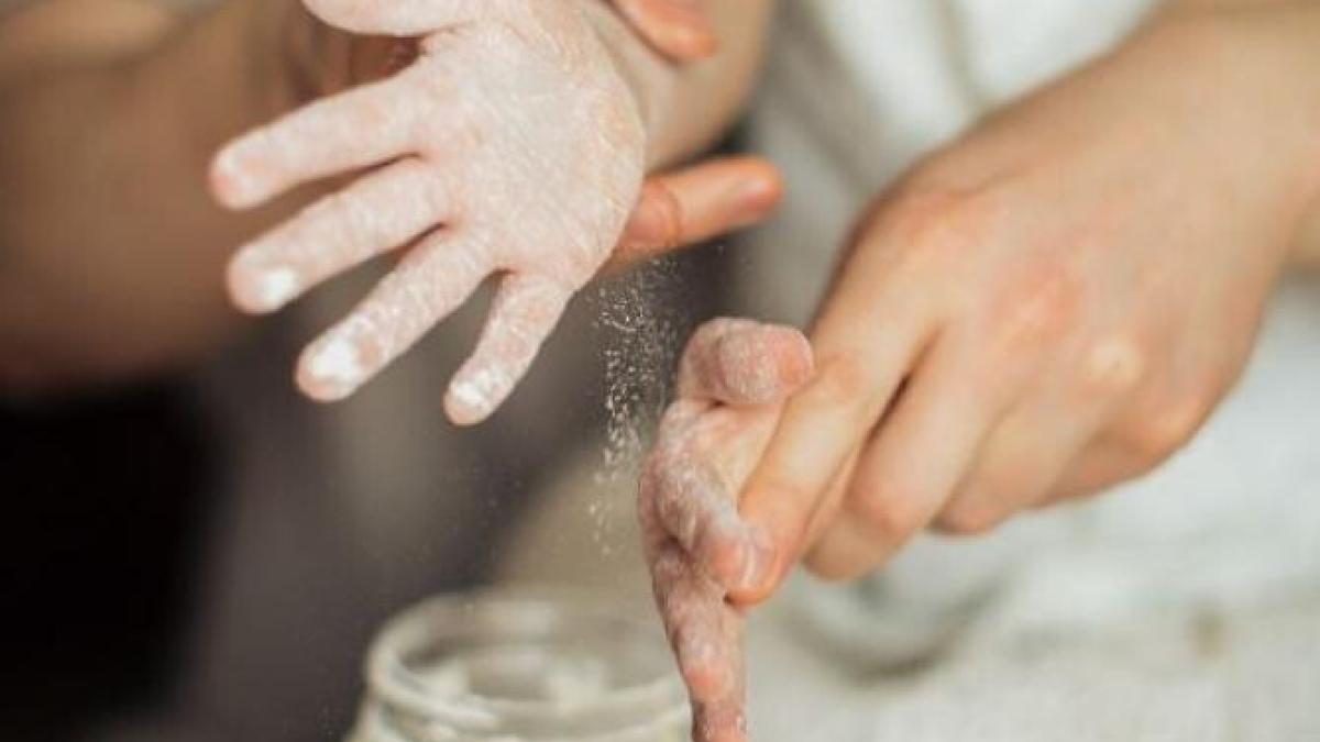 curata-chiuveta-din-bucatarie-cu-faina---un-truc-ingenios-la-care--cu-siguranta--nu-te-asteptai_15911400