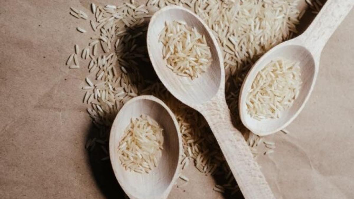 sterge-20-de-ani-de-pe-fata-cu-acest-lapte-demachiant---ai-nevoie-doar-de-3-ingrediente_95729400