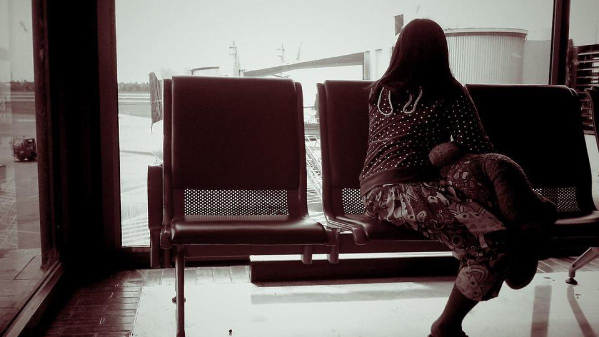 fata-eleva-eroport-lisabona-abandonata-profesoara_45469000