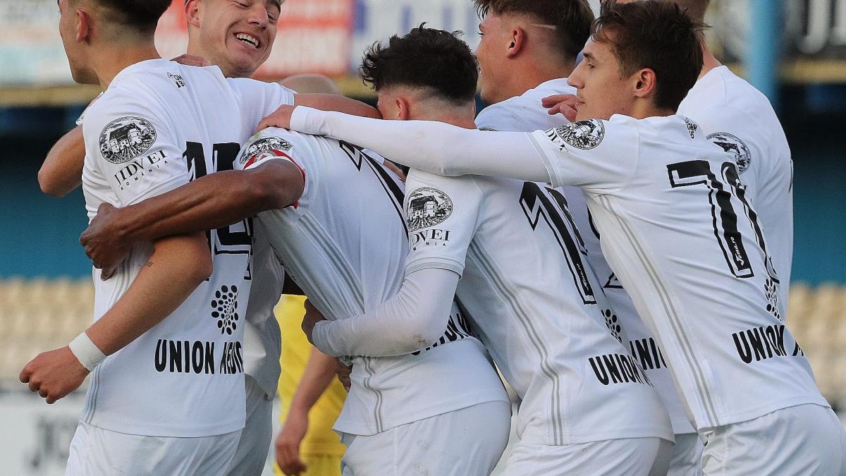 gaz_metan_medias_fotbal_lpf_fb_76344900