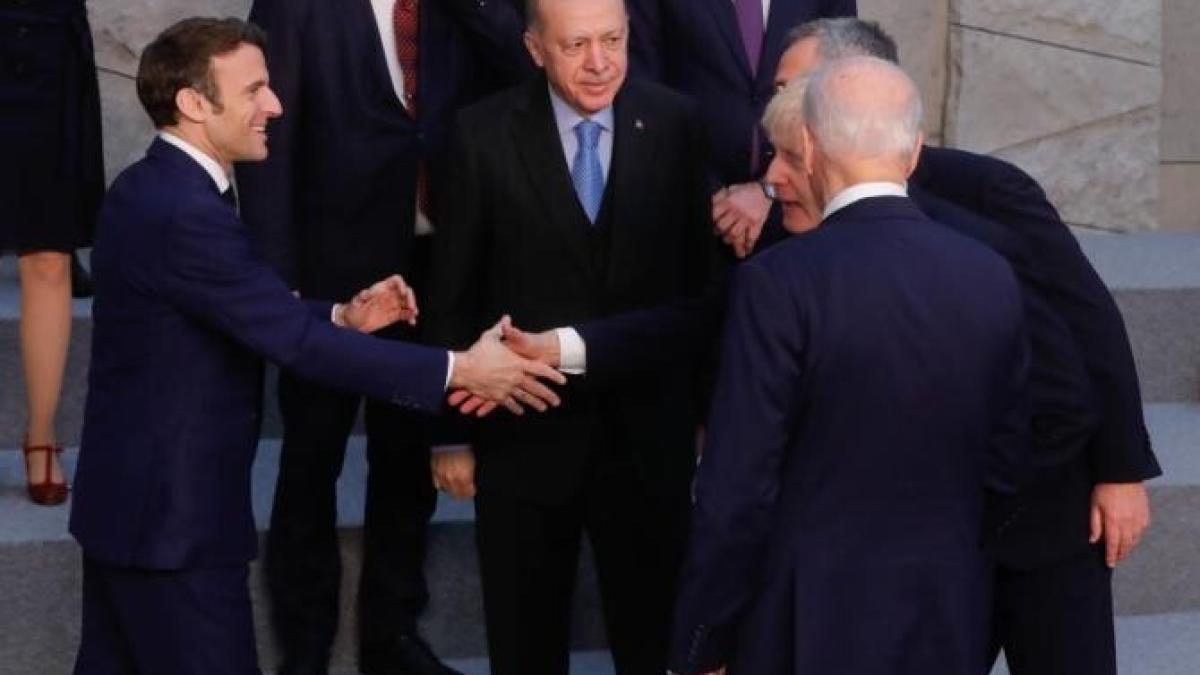 macron--discutii-cu-erdogan--in-plina-criza-ucraineana--turcia--avertizare-la-adresa-nato_95714600