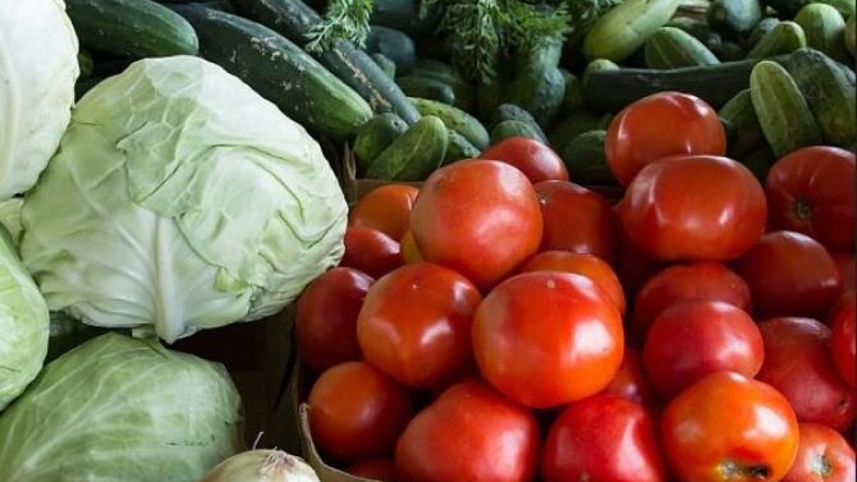 tine-rosiile-in-vasul-cu-fructe----cum-sa-pastrezi-alimentele-proaspete-mai-mult-timp_48798500