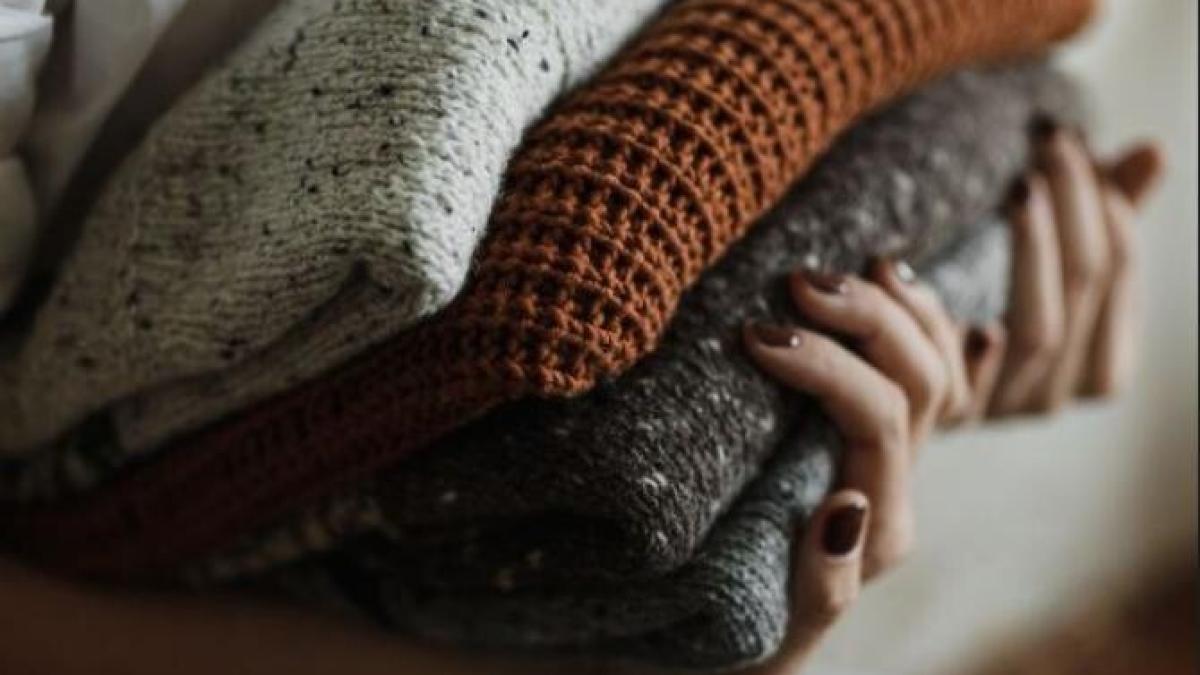 indeparteaza-petele-de-transpiratie-de-pe-haine-cu-trei-remedii-eficiente_88807300