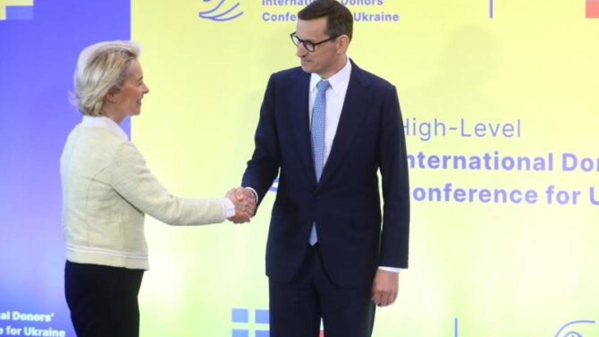 ursula-von-der-leyen-si-mateusz-morawiecki_30399600