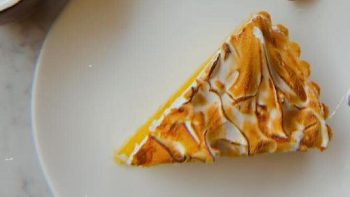 prajitura-cu-lamaie--preparata-in-cuptorul-la-microunde--fara-oua-si-fara-unt-este-gata-in-10-minute_99182900