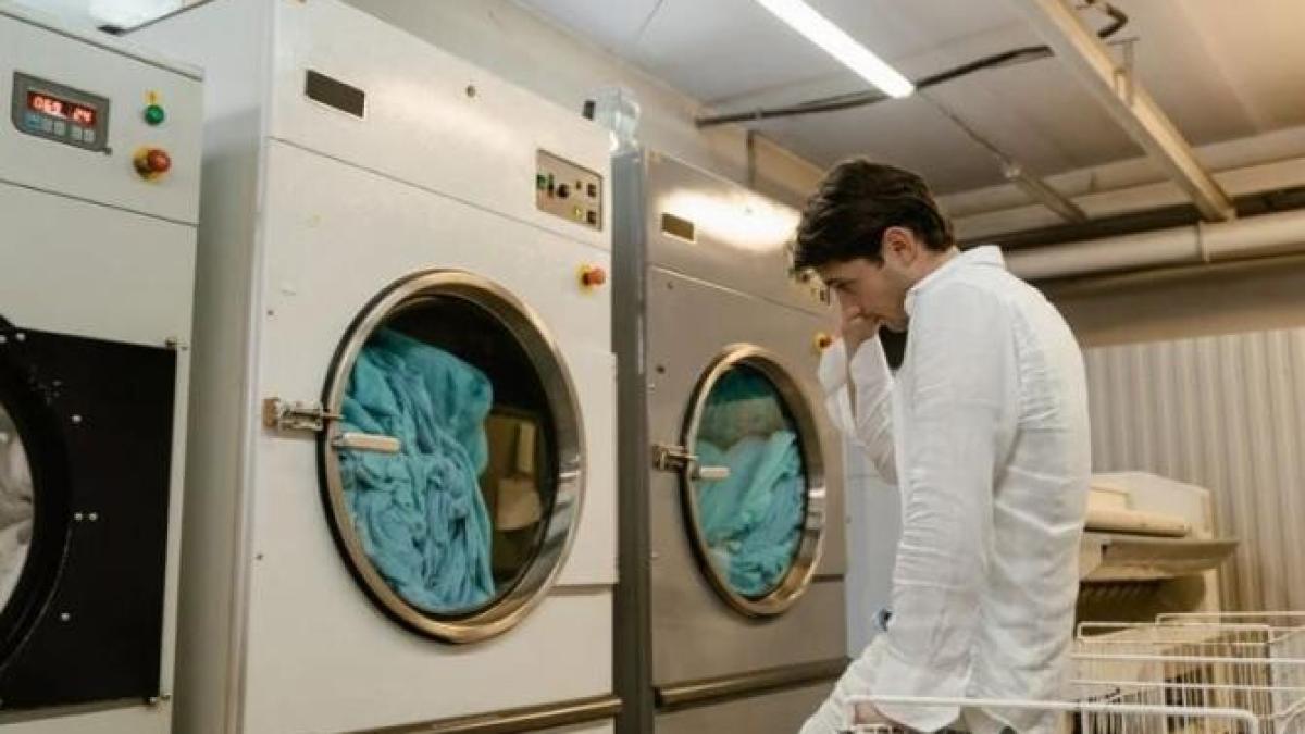 prepara--in-casa--un-balsam-parfumat-pentru-haine--din-douaprc-c2prc-a0ingrediente-naturale-si-fara-costuri-prc-c2prc-a0_67688200