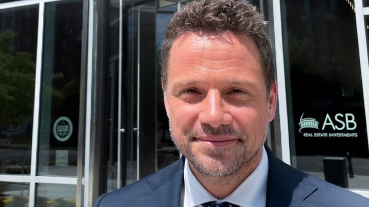 primarul-varsoviei-cere-ue-sa-nu-de-poloniei-banii-din-pnrr_85411900