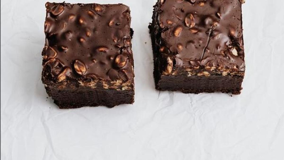 chec-cu-vinete-si-ciocolata-neagra--o-delicatesa-culinara-care-te-cucereste-iremediabil_00121800