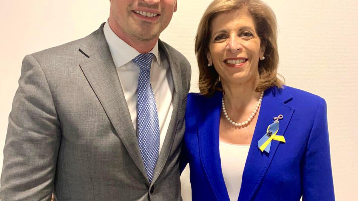 andrei-baciu-stella-kyriliades_43357700