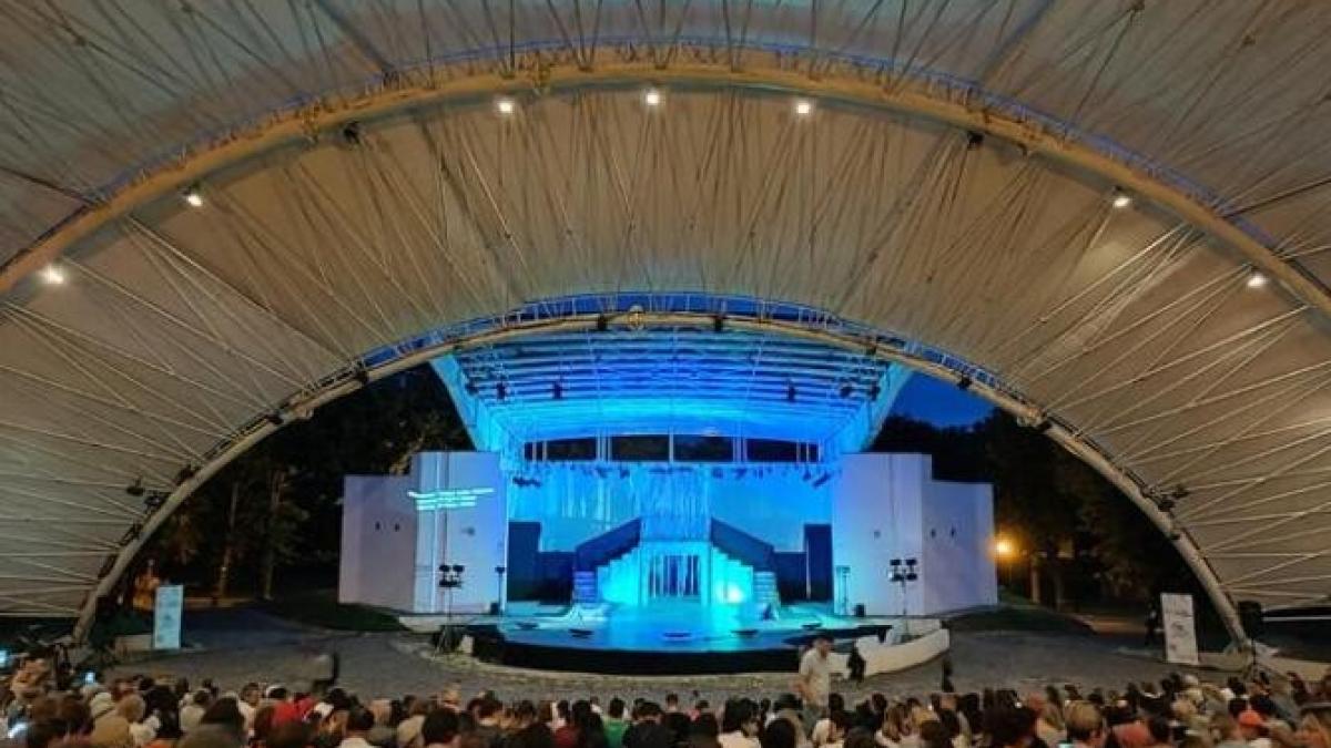 craiova-romanescu-teatru-vara_14334000