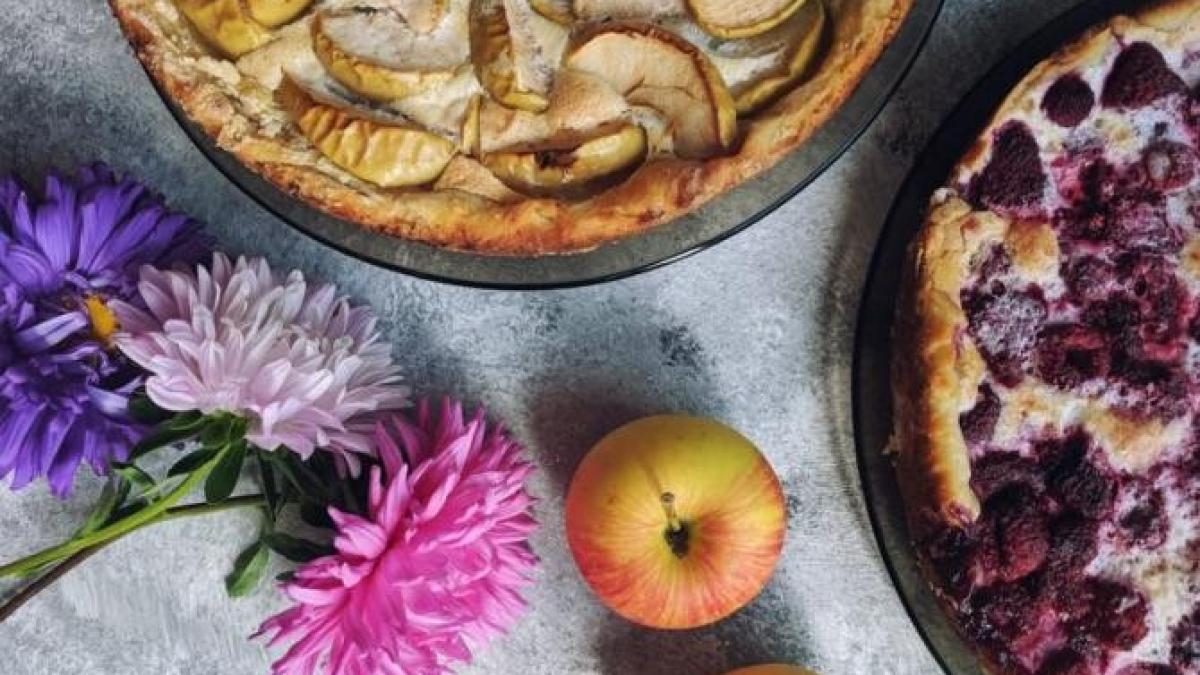 tarta-cu-mere--stafide-si-cu-parfum-de-lamaie--desertul-care-dispare-intr-o-clipa-de-pe-masa_02790700