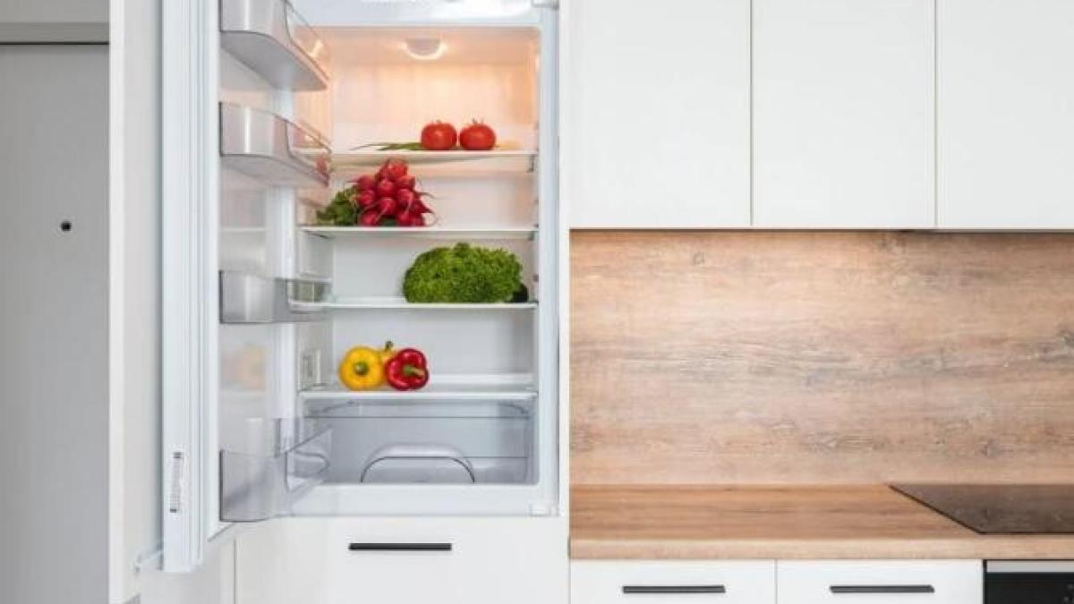 pune-hartie-igienica-si-un-pahar-cu-apa-in-frigider--doar-gospodinele-cu-experienta-cunosc-acest-truc_33720300