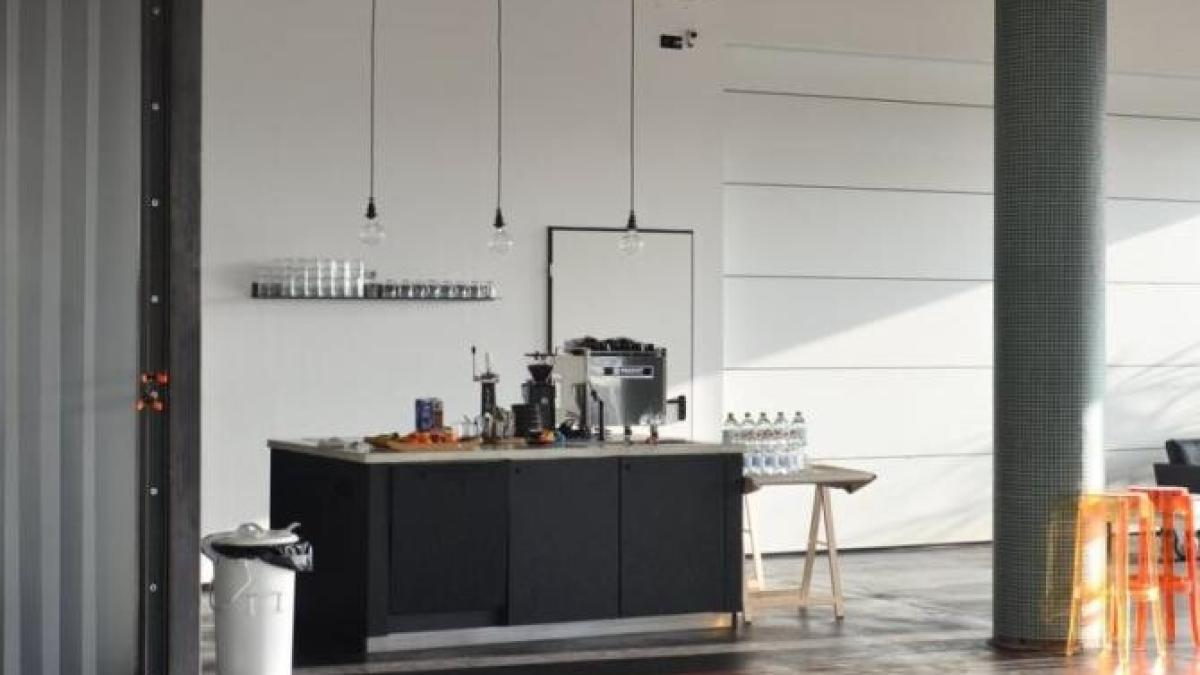 scapa-de-mirosul-din-cosul-de-gunoi-in-doar-cateva-clipe--ai-nevoie-de-doua-ingrediente-naturale_62831900