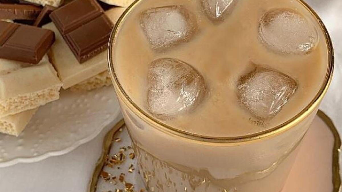 cum-sa-faci-rapid-o-cafea-cu-gheata--ai-nevie-de-un-borcan-si-bautura-delicioasa-este-gata_49597400