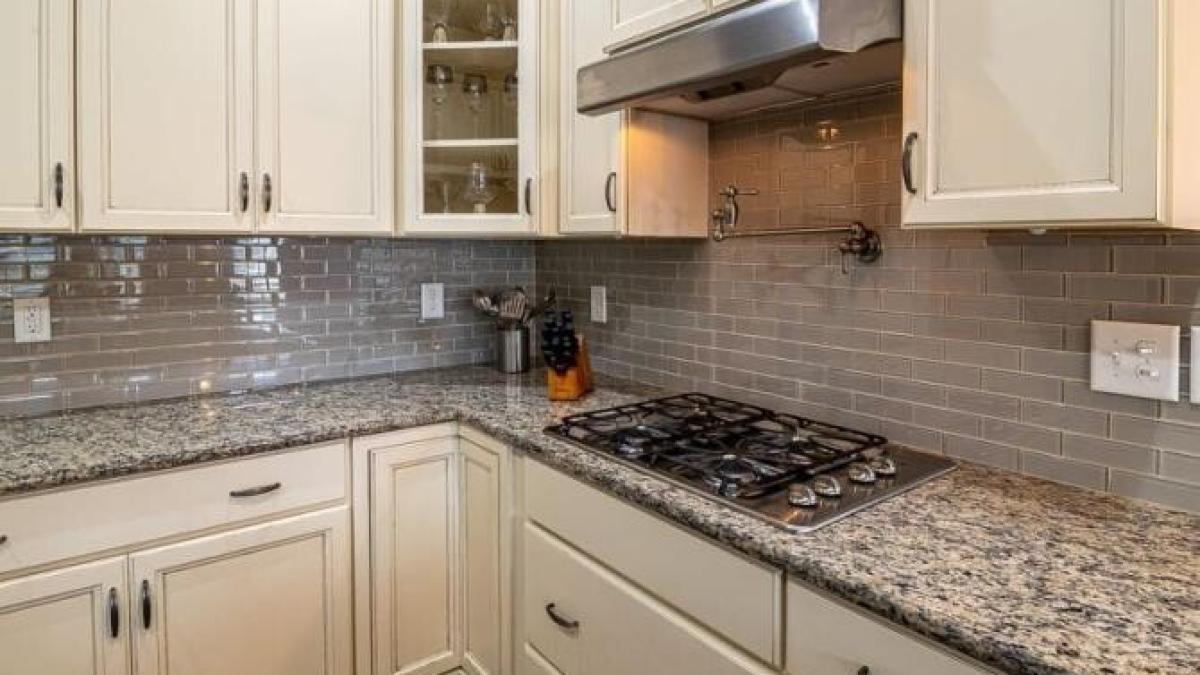 hota-curata-si-sclipitoare-cu-un-produs-minune-din-camara--in-jumatate-de-ora-grasimea-se-va-dizolva_23753000